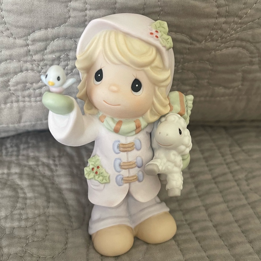 2000 Precious Moments “The Future is in our Hands” Christmas Collectible
